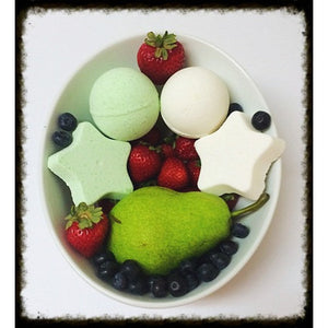 PEARS AND BERRIES, BATH BOMB - Jewelry Jar Candles