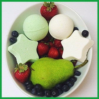 PEARS & BERRIES, NECKLACE BATH BOMB - Jewelry Jar Candles