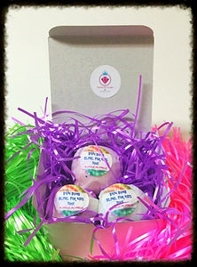 WOMEN'S BATH BOMB GIFT SET, 3 BATH BOMBS, 3 NECKLACES